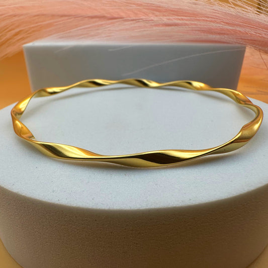 Helio Twist Bangle